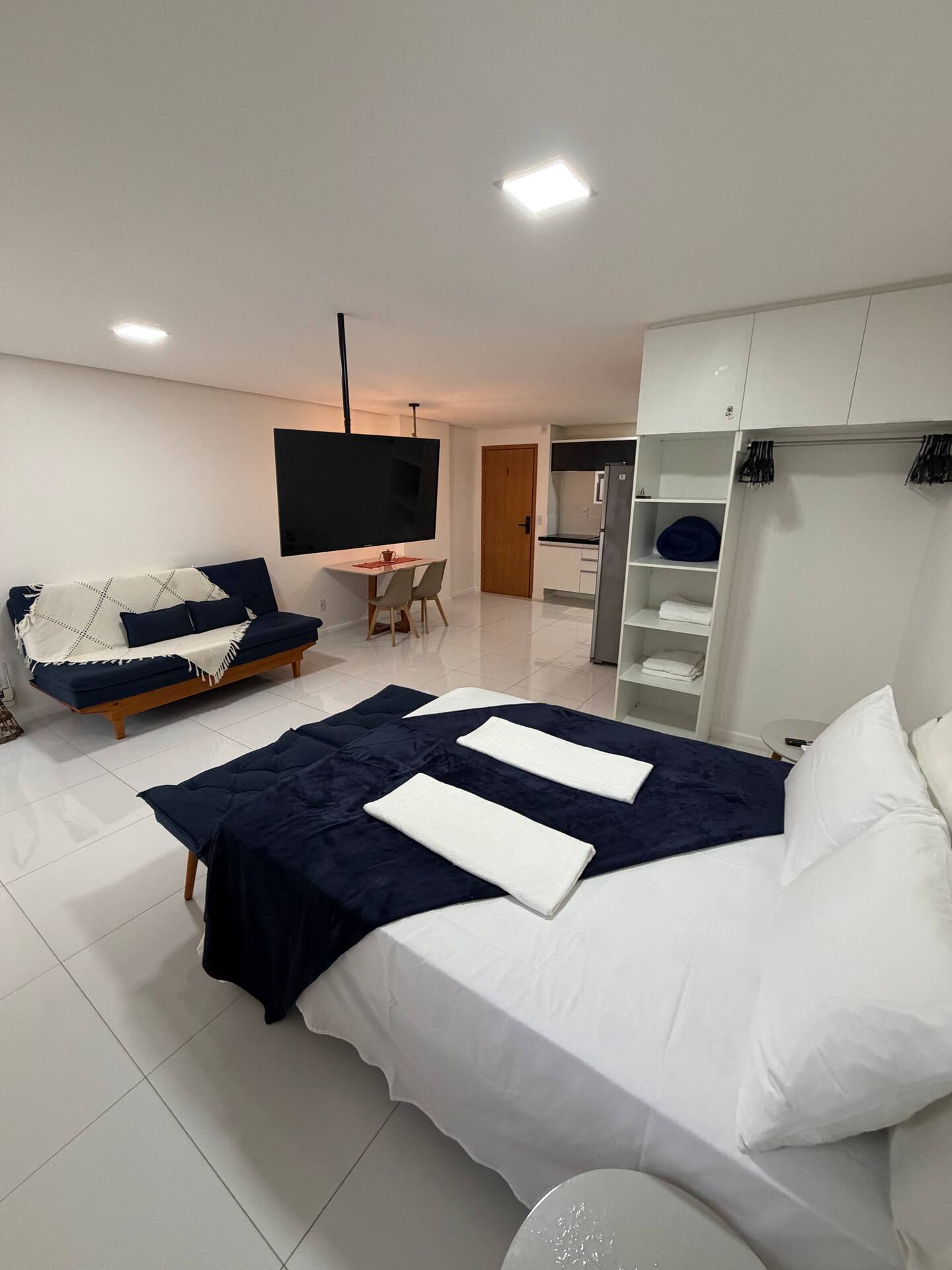 Apartamento em Maceió com varanda e vista mar lateral